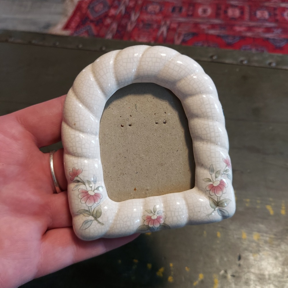 Vintage Ceramic Crackle Glaze Floral Picture Frame Arched Scalloped 4x3.5